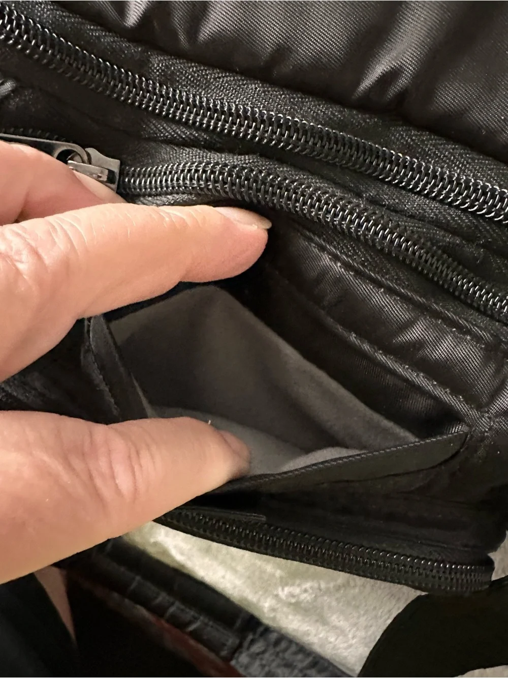 Unisex Lug Propeller Black Quilted Crossbody/Short Shoulder Nylon Duffel Bag EUC